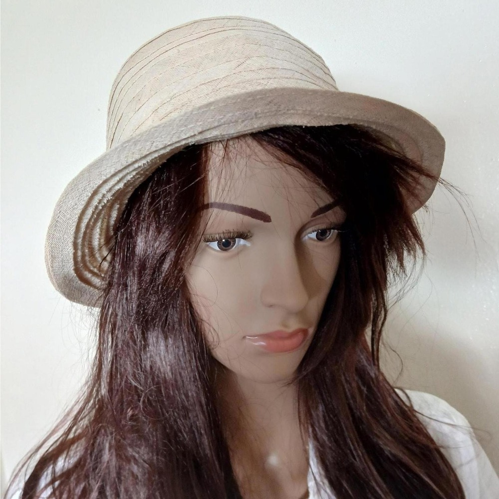 Vintage 50s 60s Beige Tiered Mesh Cloche Bucket Hat Pearl Pin - Picture 2 of 3